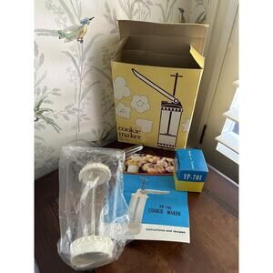 Vintage Cooks Tools, Cookie Maker And Decorating Press. YP 701,18 Cookie Disks